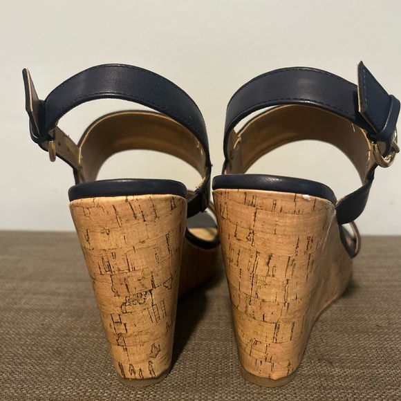 Lauren Conrad Elegant Navy Sandals - Picture 5 of 8